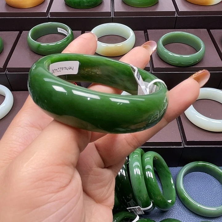 和田玉（碧玉）未镶嵌手镯