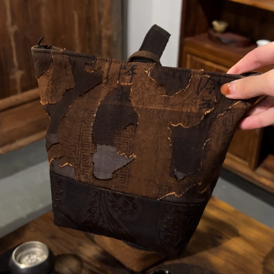 摆件陶瓷。      陶瓷。