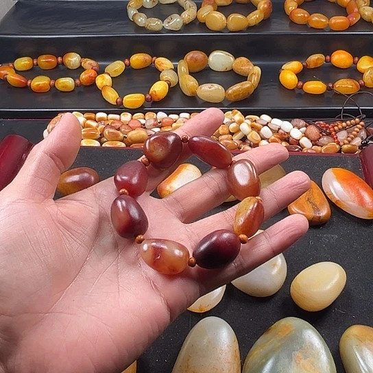 轩***辕颈饰未镶嵌和田玉