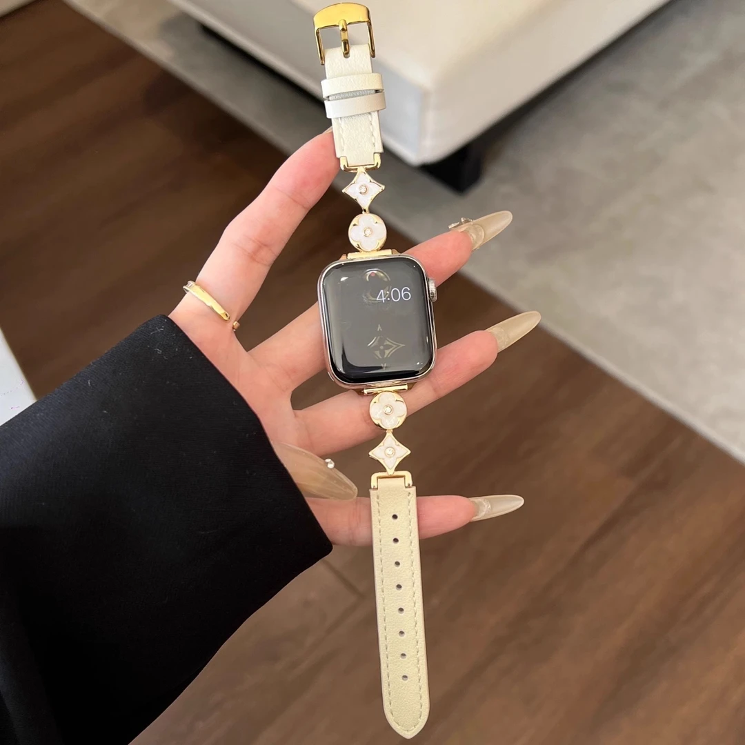 适用AppleWatchS9新款S10女士四叶草金属真皮细款表带高级S8/7/se