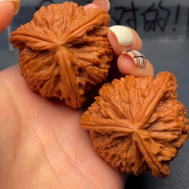 蛤***蟆文玩核桃吊坠白狮子