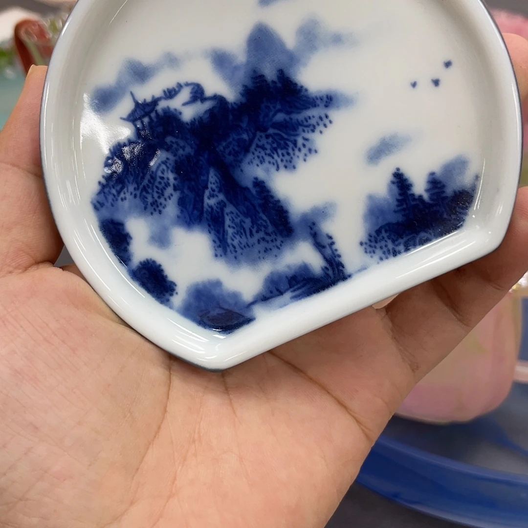 阳***妈搪瓷杯子里还有很多东西