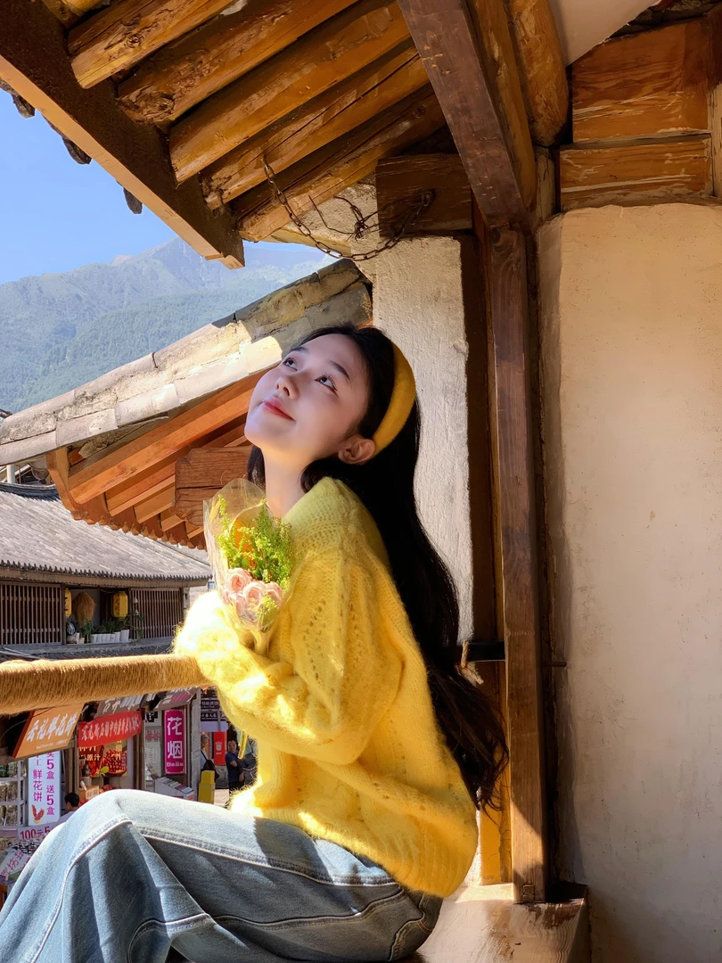 【暖风】秋冬气质黄色针织套头毛衣上衣减龄蓝色弯刀裤显瘦套装