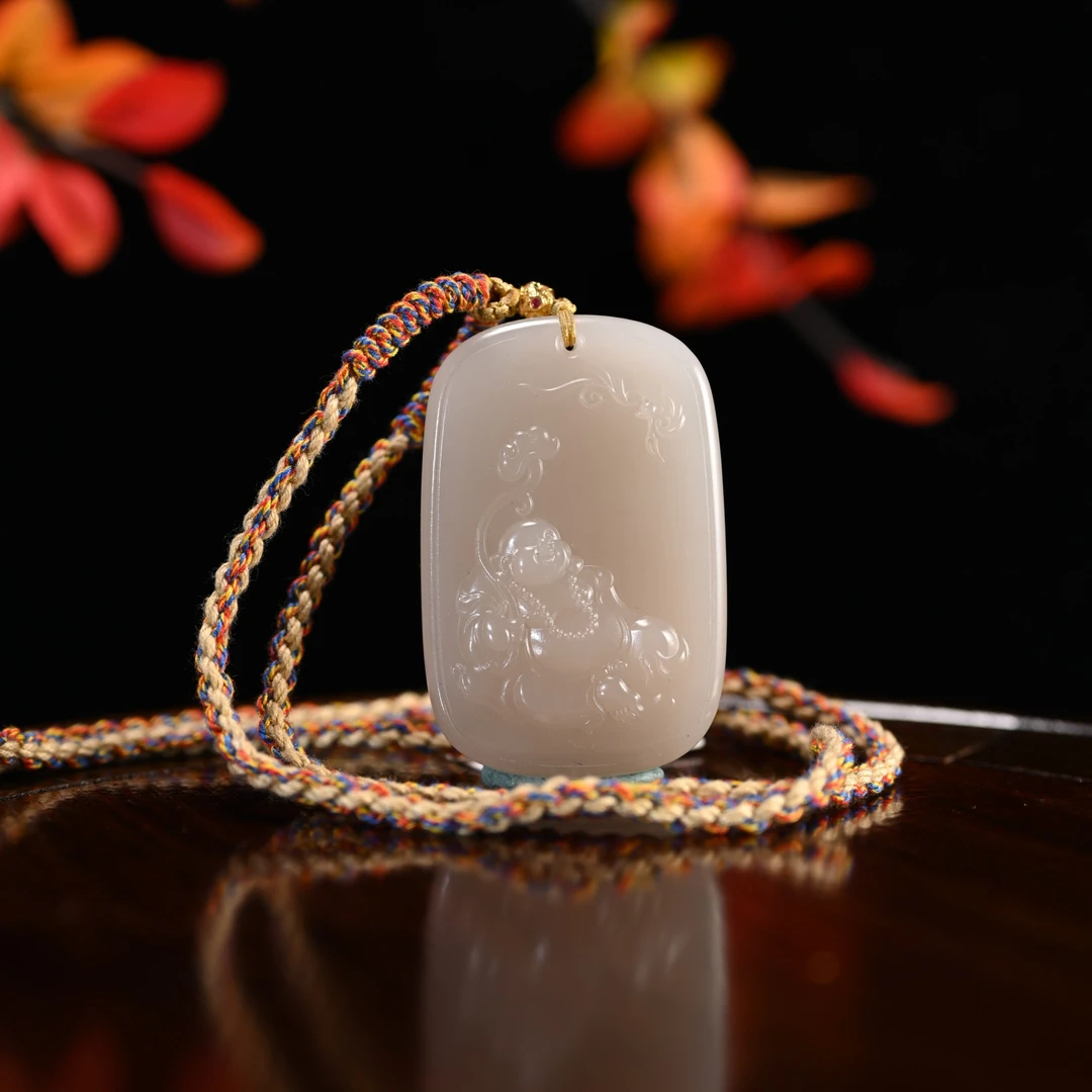 Lot8815 2512080099和田玉藕粉弥勒佛牌佩/保利