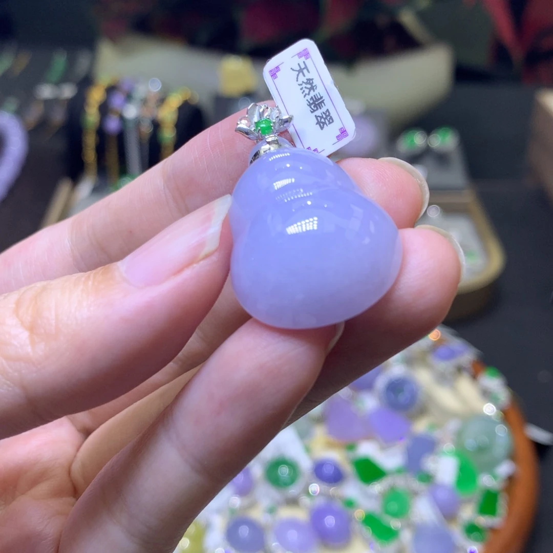 颈饰18K金镶嵌翡翠