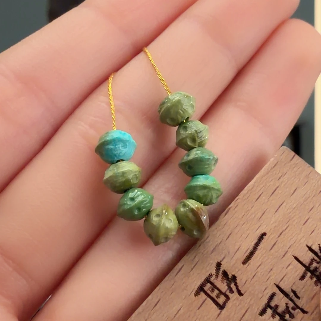 绿松石未镶嵌颈饰