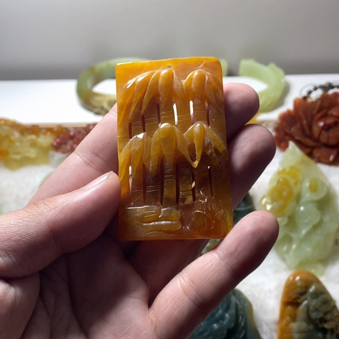 蛇纹石玉未镶嵌颈饰