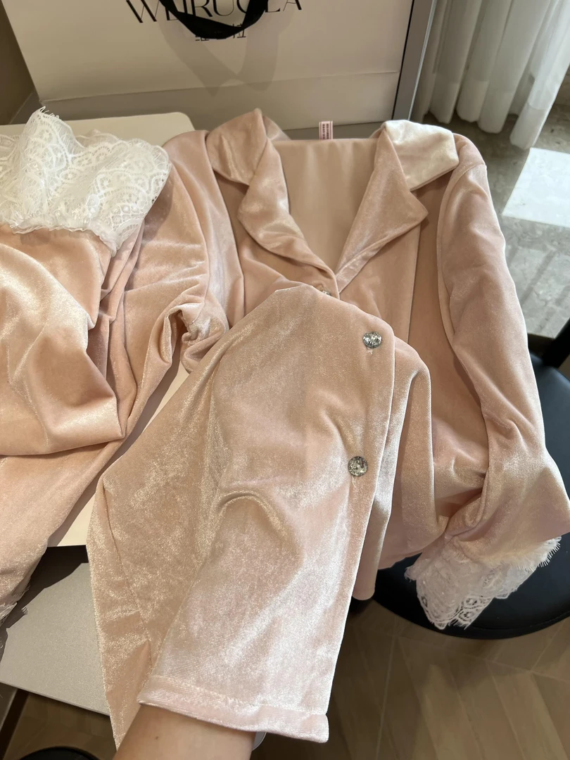 法式高级轻奢蕾丝拼接长袖金丝绒睡衣女2025年秋冬新款家居服套装