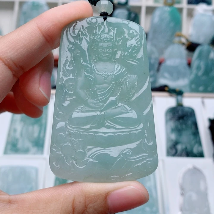 诗***方翡翠未镶嵌颈饰不动