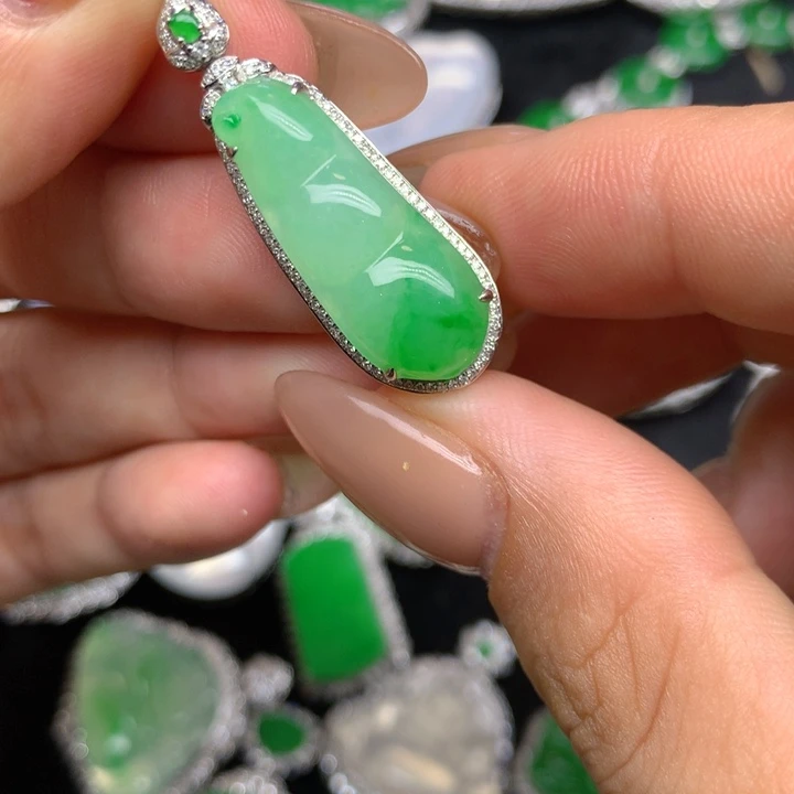 翡翠18K金镶嵌吊坠(不含链)