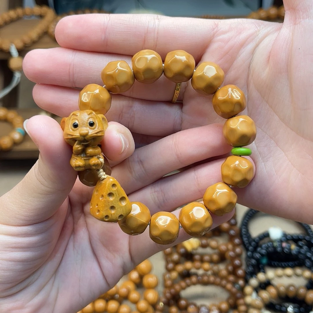 猴头核桃手串?**人搭配杰瑞