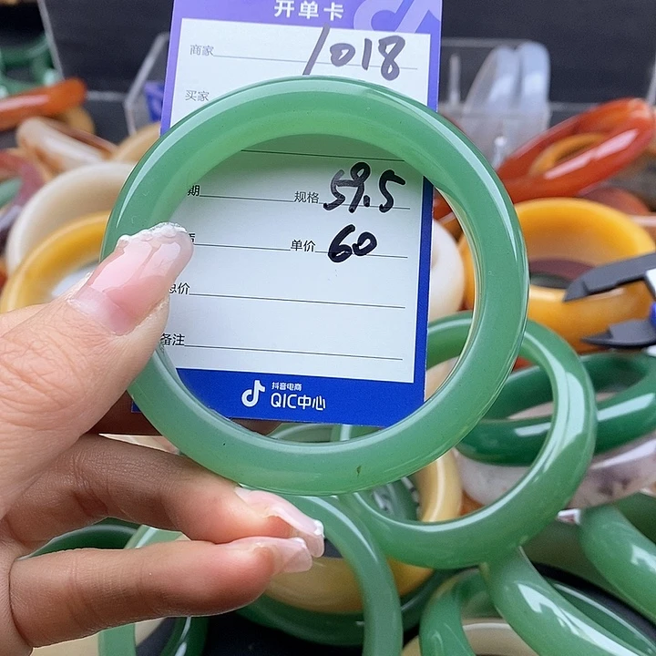 石英质玉手镯未镶嵌