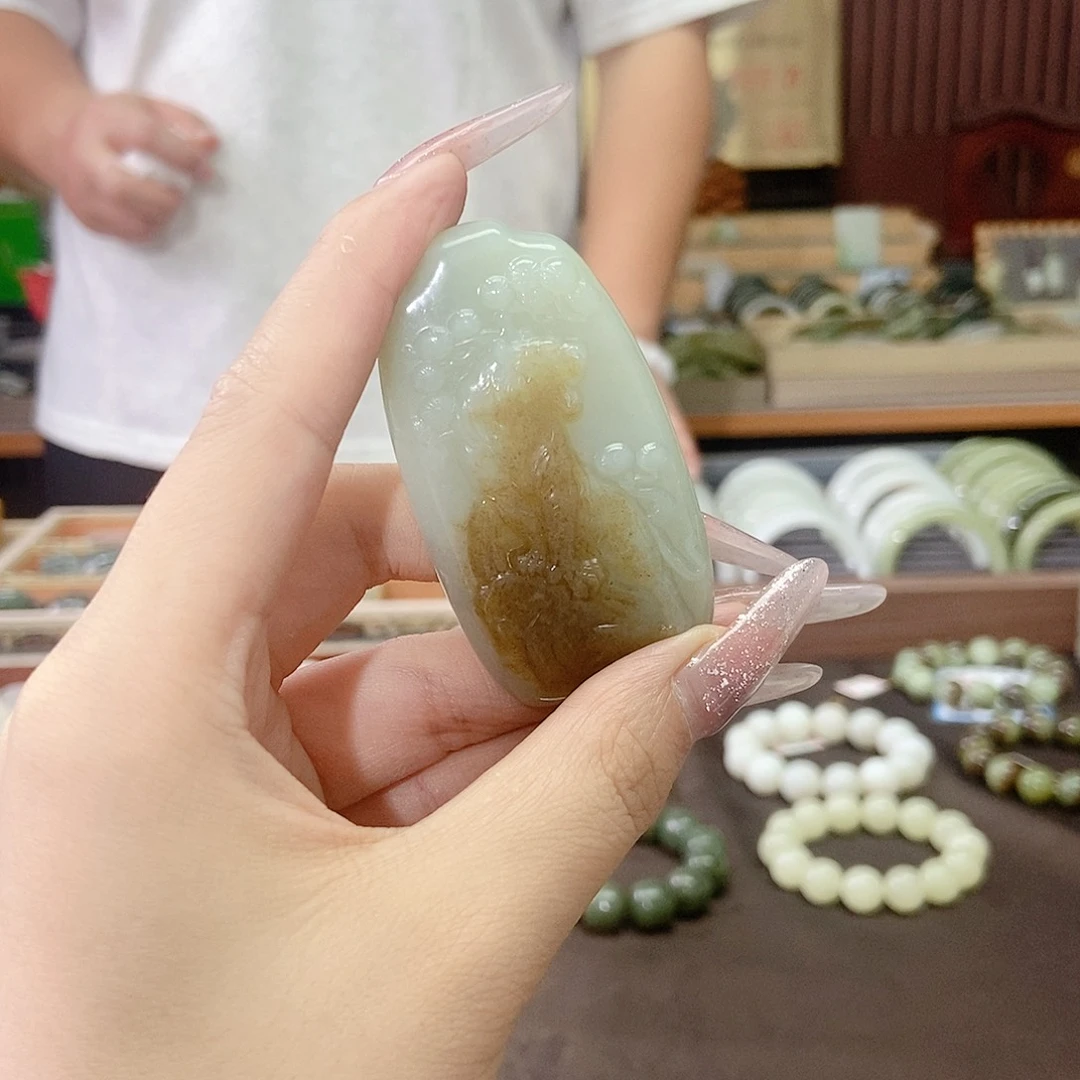 华***子颈饰未镶嵌和田玉