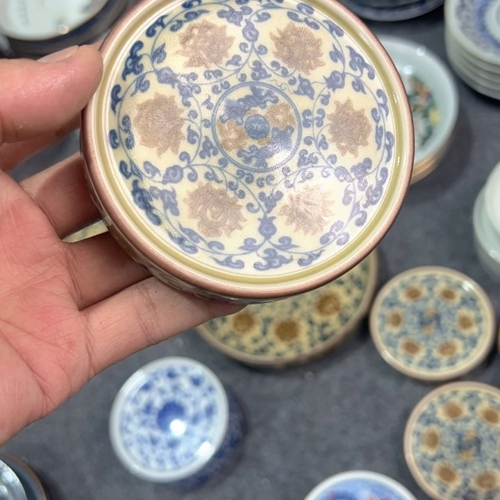 瓷片釉里金缠枝莲实心盖置微瑕