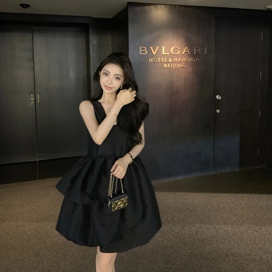 “生日裙3.0”直接美成女主角！定制缎面篙级光泽时髦蓬蓬背心裙