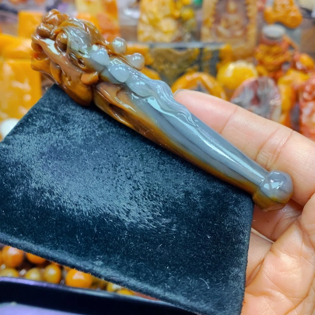 未镶嵌石英质玉（黄龙玉）颈饰