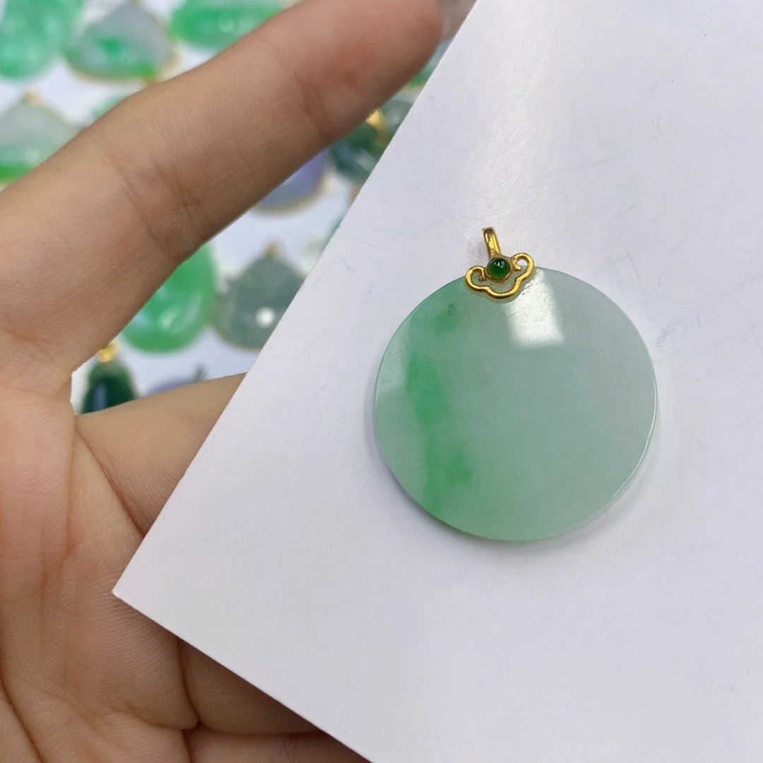翡翠18K金镶嵌颈饰翡翠