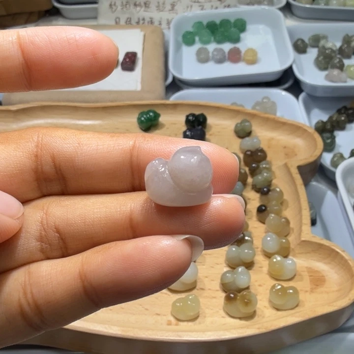 莉***和田玉未镶嵌珠宝半成品