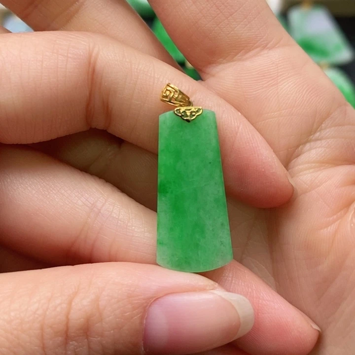 翡翠颈饰未镶嵌吊坠