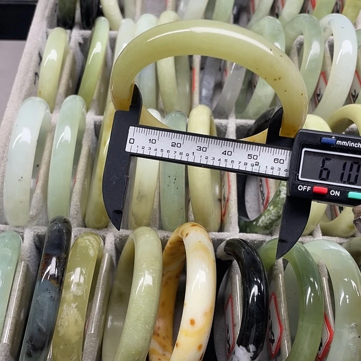 蛇纹石玉未镶嵌手镯207