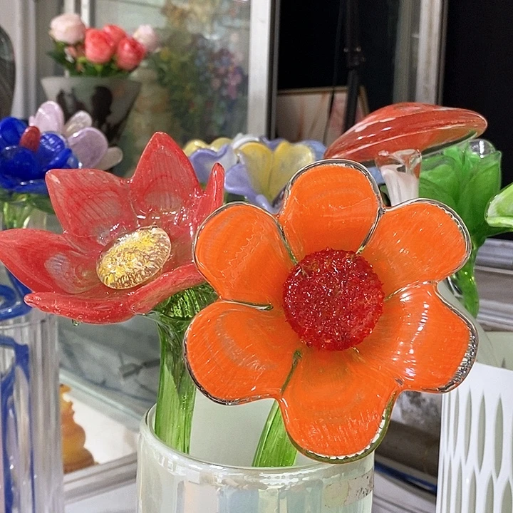 两只琉璃花红色橙色