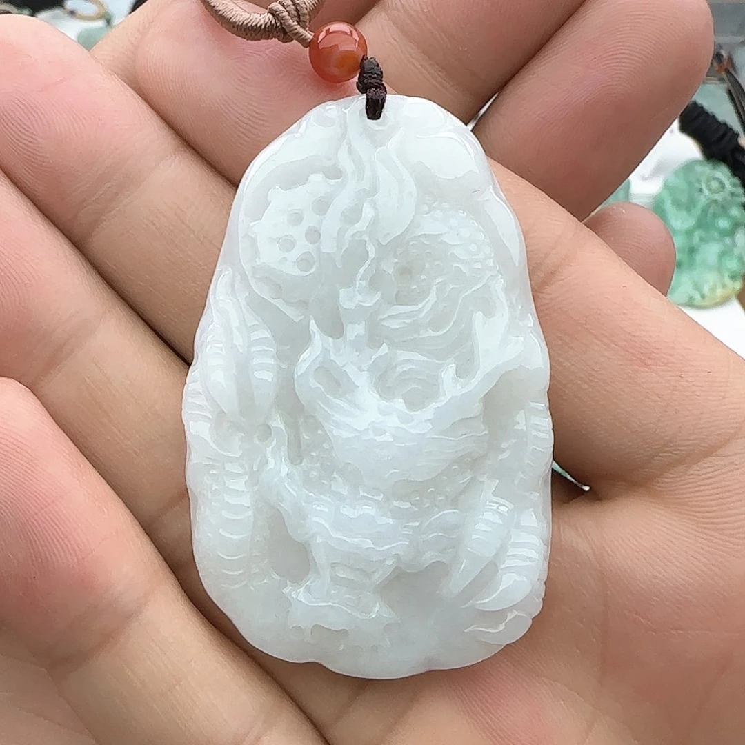 翡翠颈饰未镶嵌谢****?翡翠