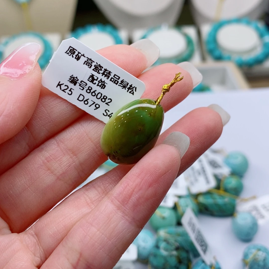 绿松石未镶嵌珠宝奇石