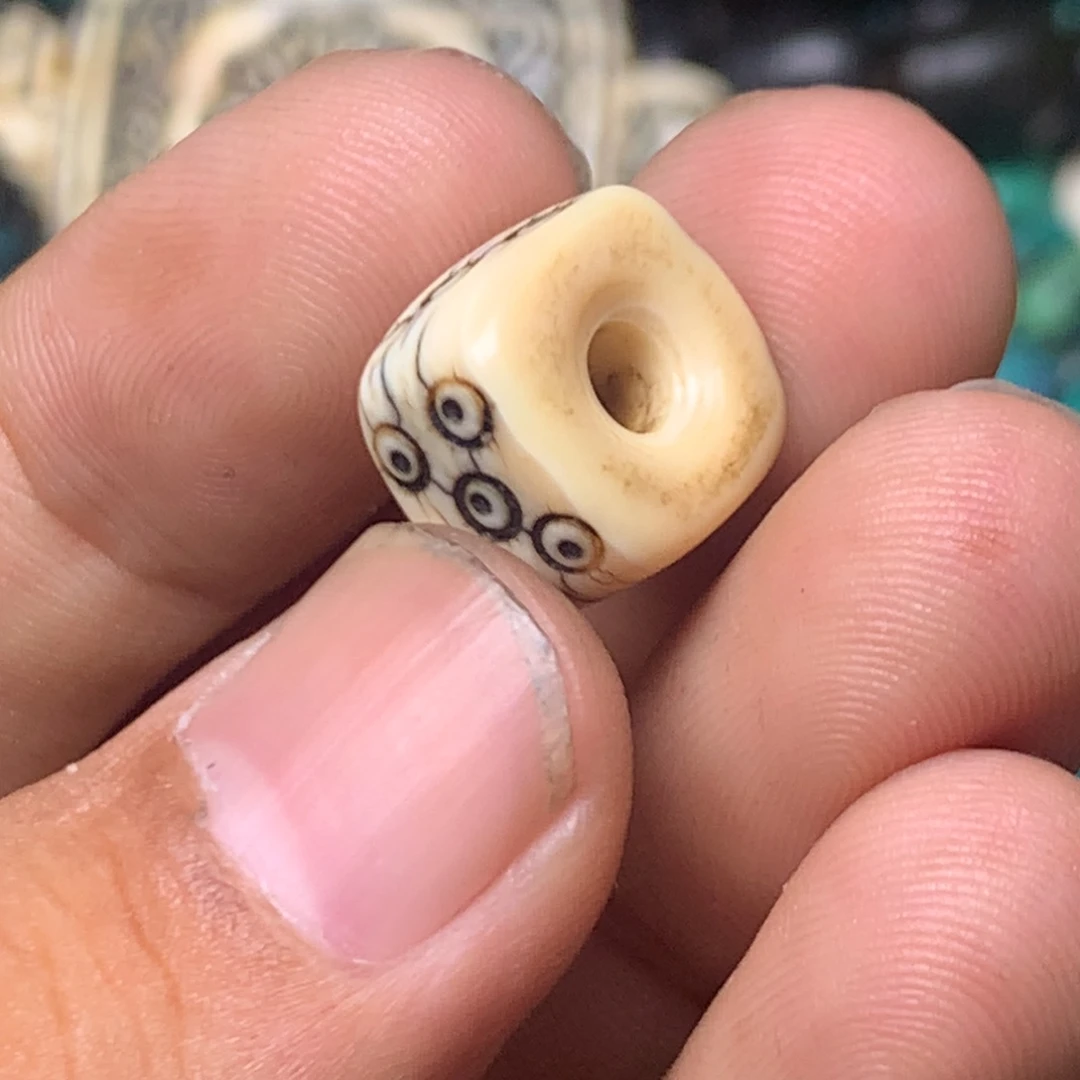 玻璃颈饰藏传小元素