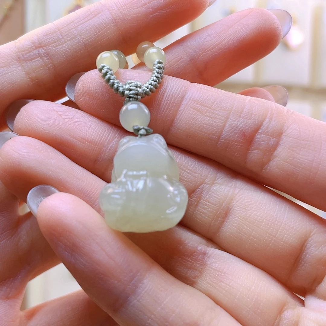 杨***儿和田玉未镶嵌吊坠(赠链)