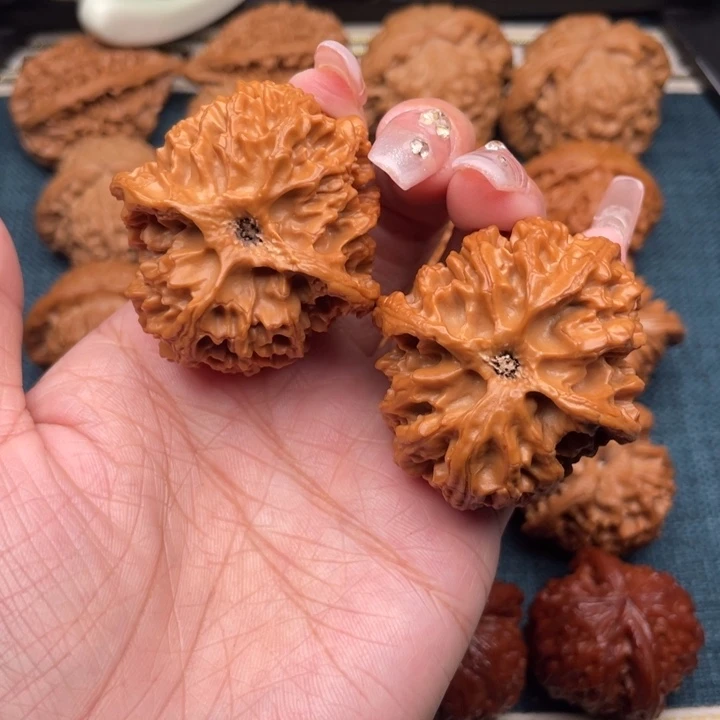 把件文玩核桃43红皮大肚苹果园。