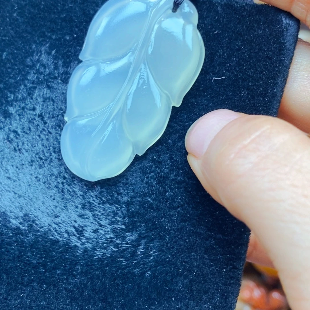 未镶嵌石英质玉（黄龙玉）颈饰