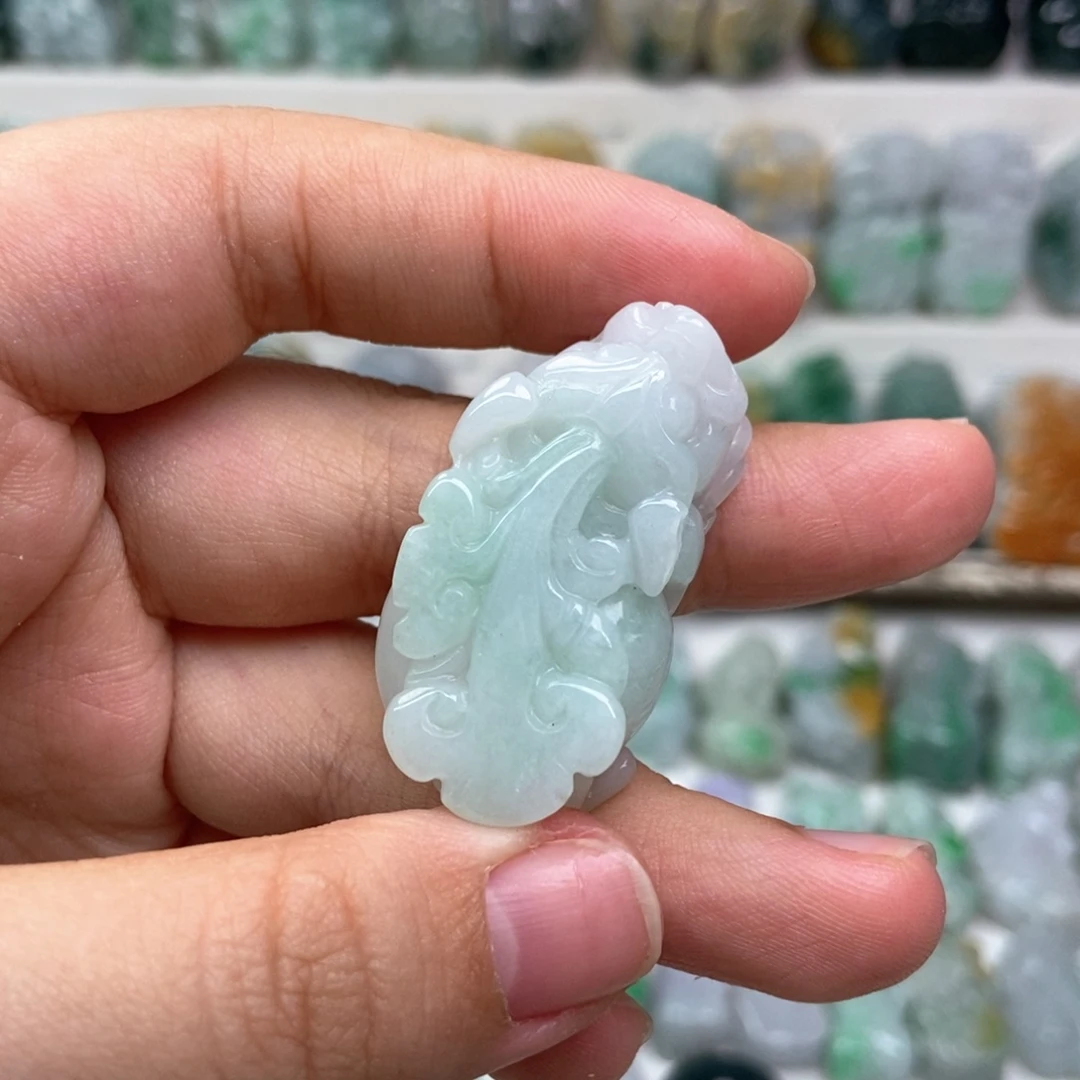 翡翠未镶嵌吊坠(赠链)