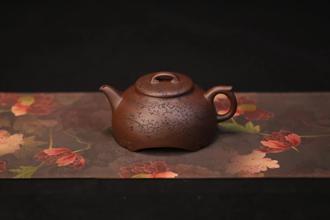 名砂堂 张晔老师精雕细刻 抽角半月 紫泥 300cc （经典梅花）