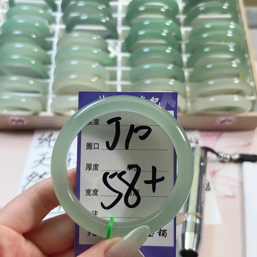 未镶嵌手镯石英质玉