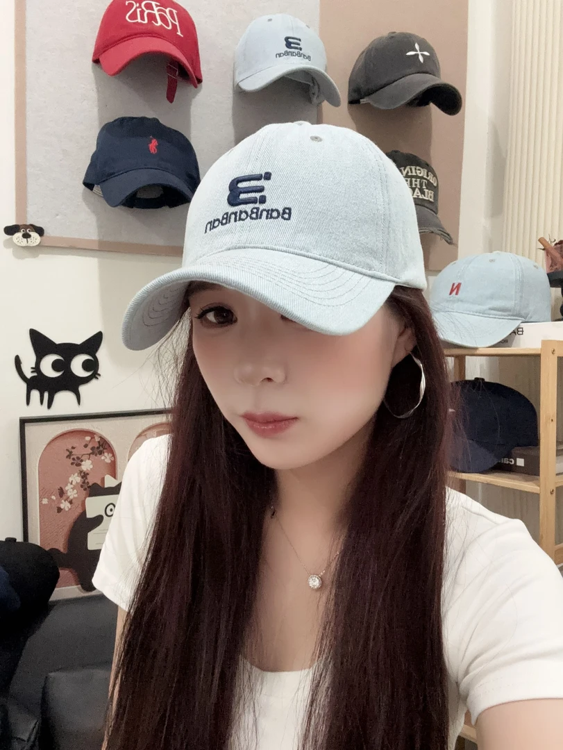 根据主播展示编码去拍春款棒球帽