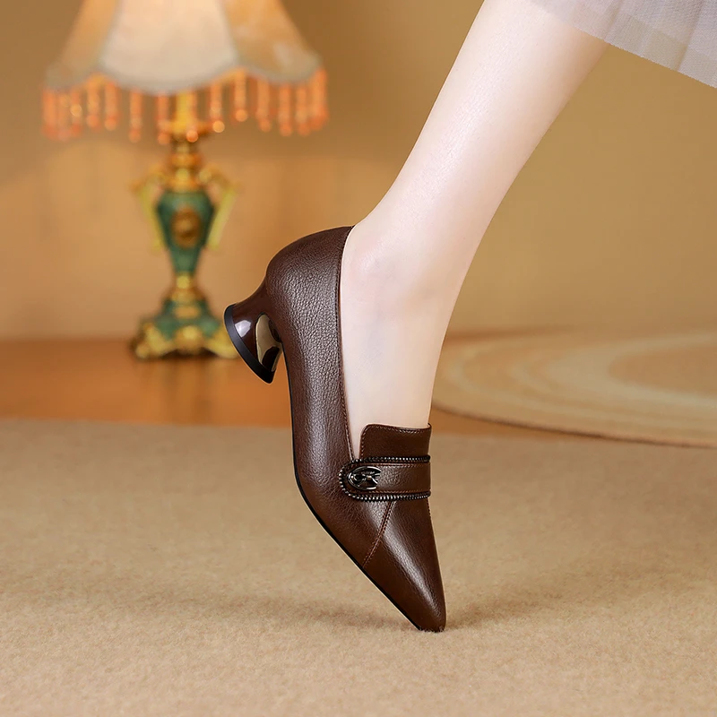 新款单鞋牛皮/34-42/9069/2025年春季新款中口单鞋尖头粗跟