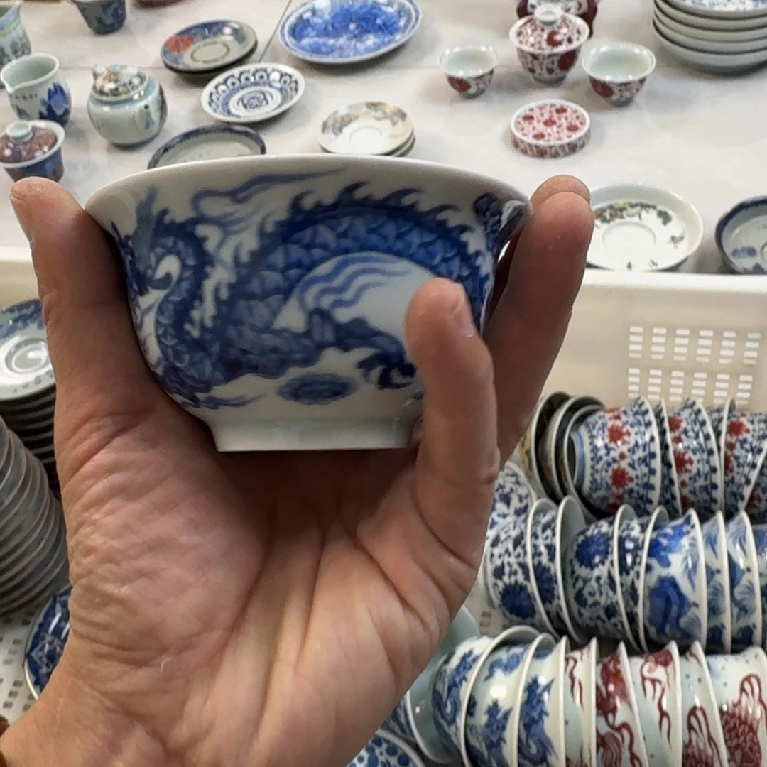 摆件陶青花铠甲龙大压手