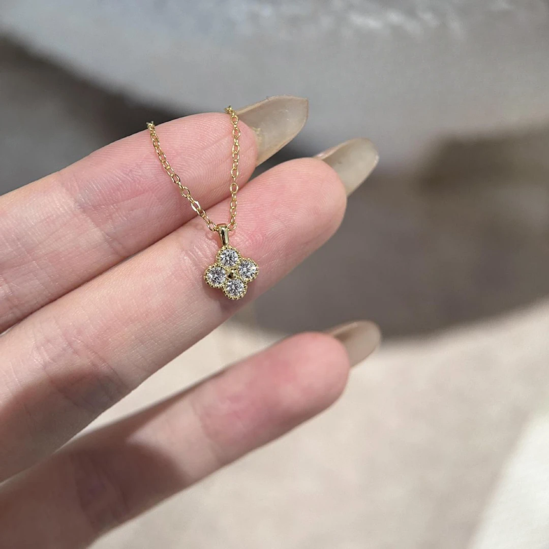 四叶草项链女2025新款高级感轻奢小众锁骨链个性气质百搭颈链