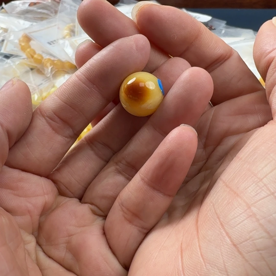 未镶嵌琥珀珠宝奇石