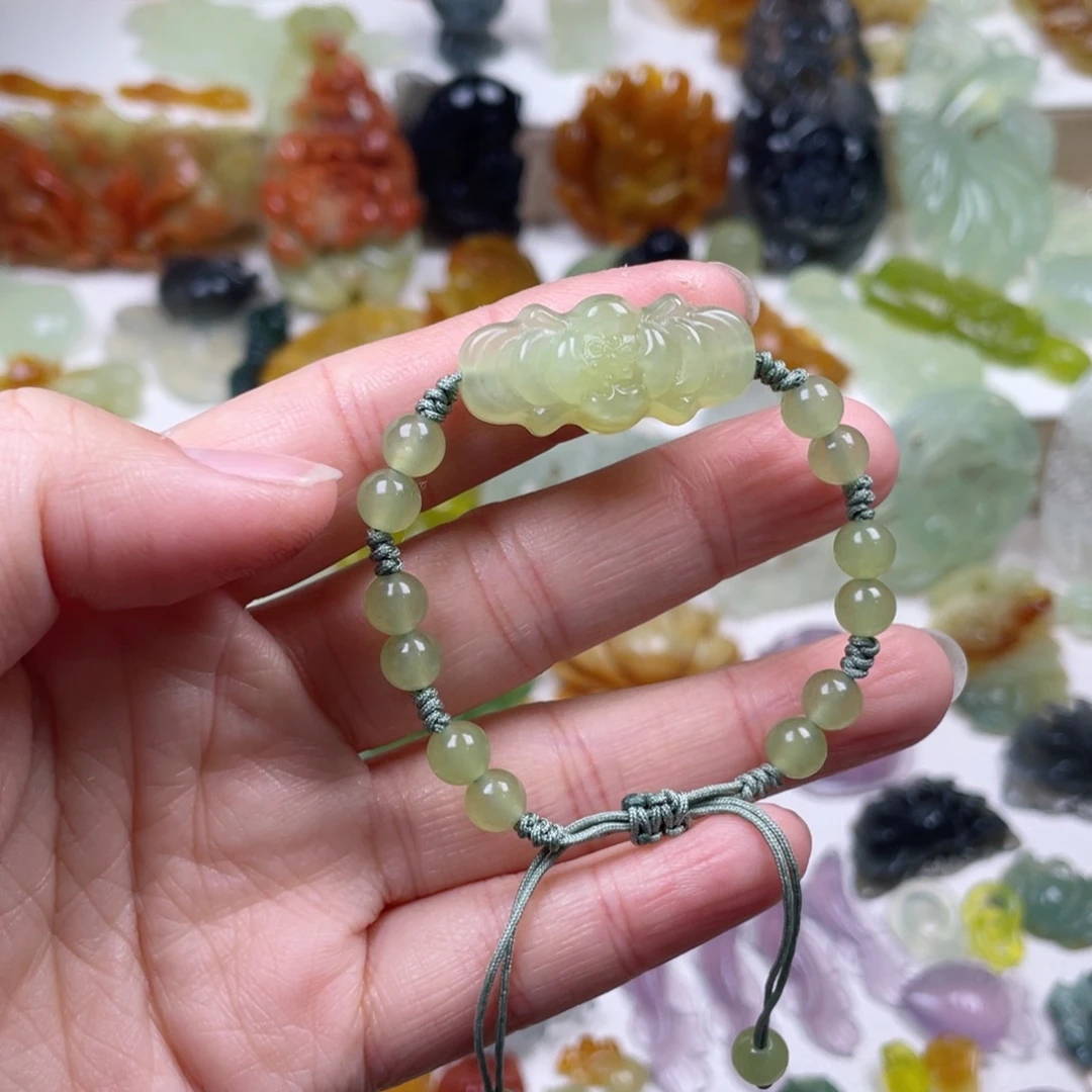 蛇纹石玉未镶嵌颈饰