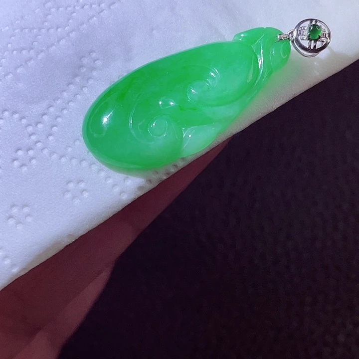 颈饰18K金镶嵌翡翠翡翠
