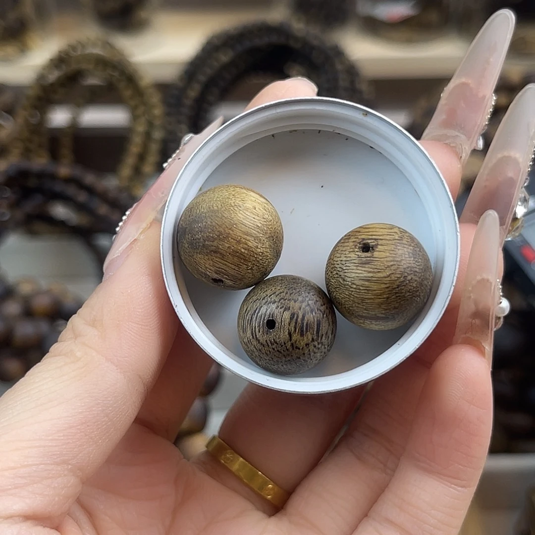 富***儿沉香碎屑沉香1.6 1.5散珠3.4g