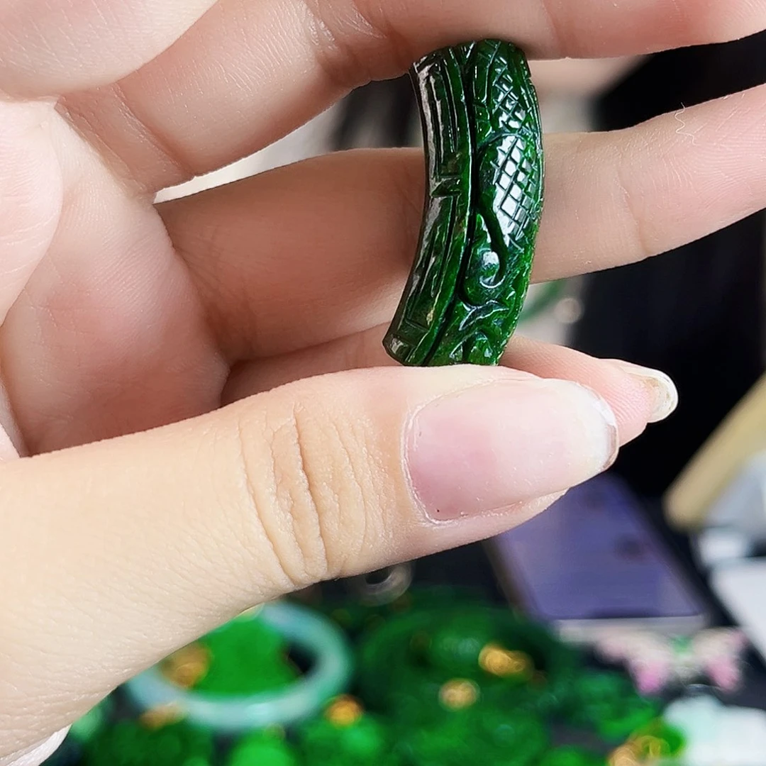 颈饰未镶嵌翡翠多样性