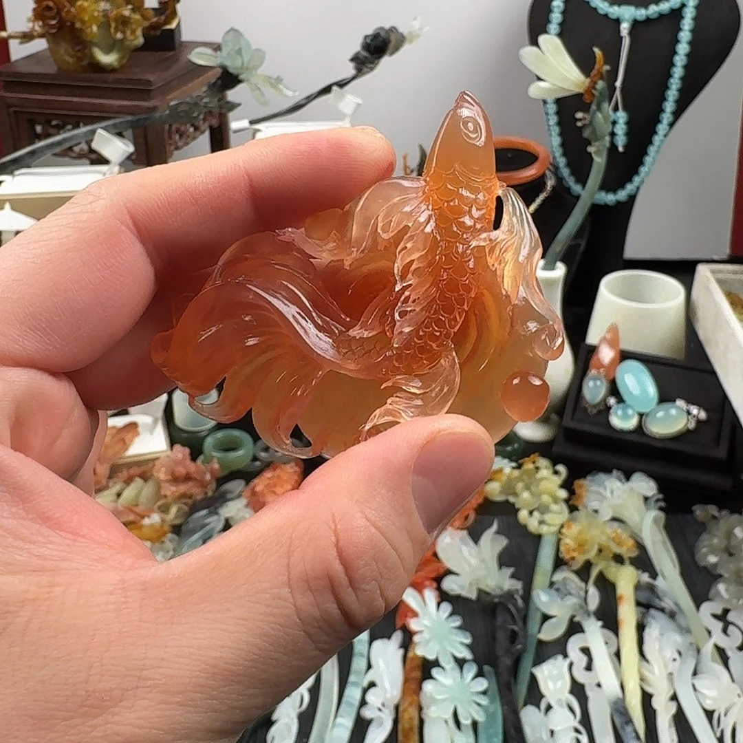 猫***月蛇纹石玉未镶嵌颈饰