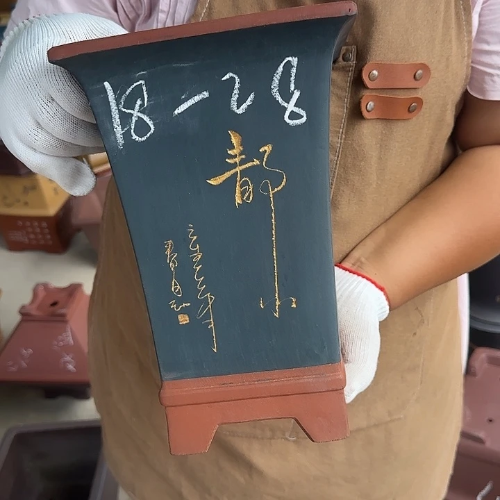 我就去看看她家门口
