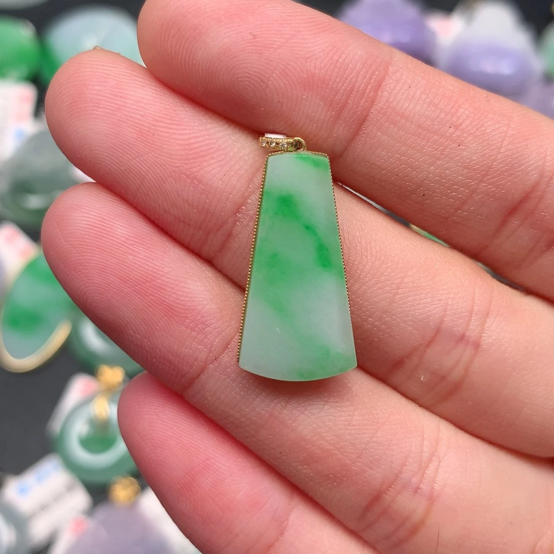 颈饰18K金镶嵌翡翠翡翠吊坠