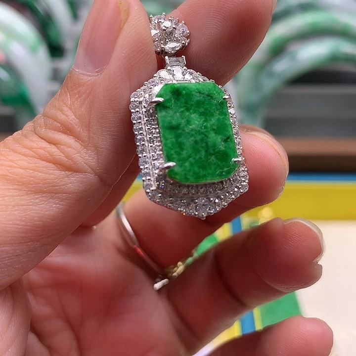 翡翠银S925镶嵌颈饰翡翠