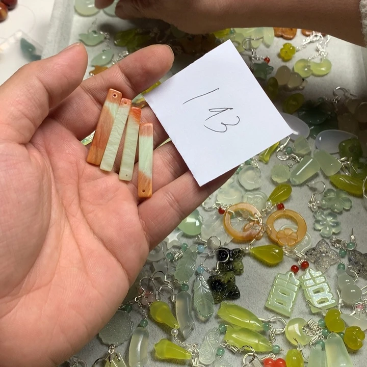 阳***天蛇纹石玉合金耳钉