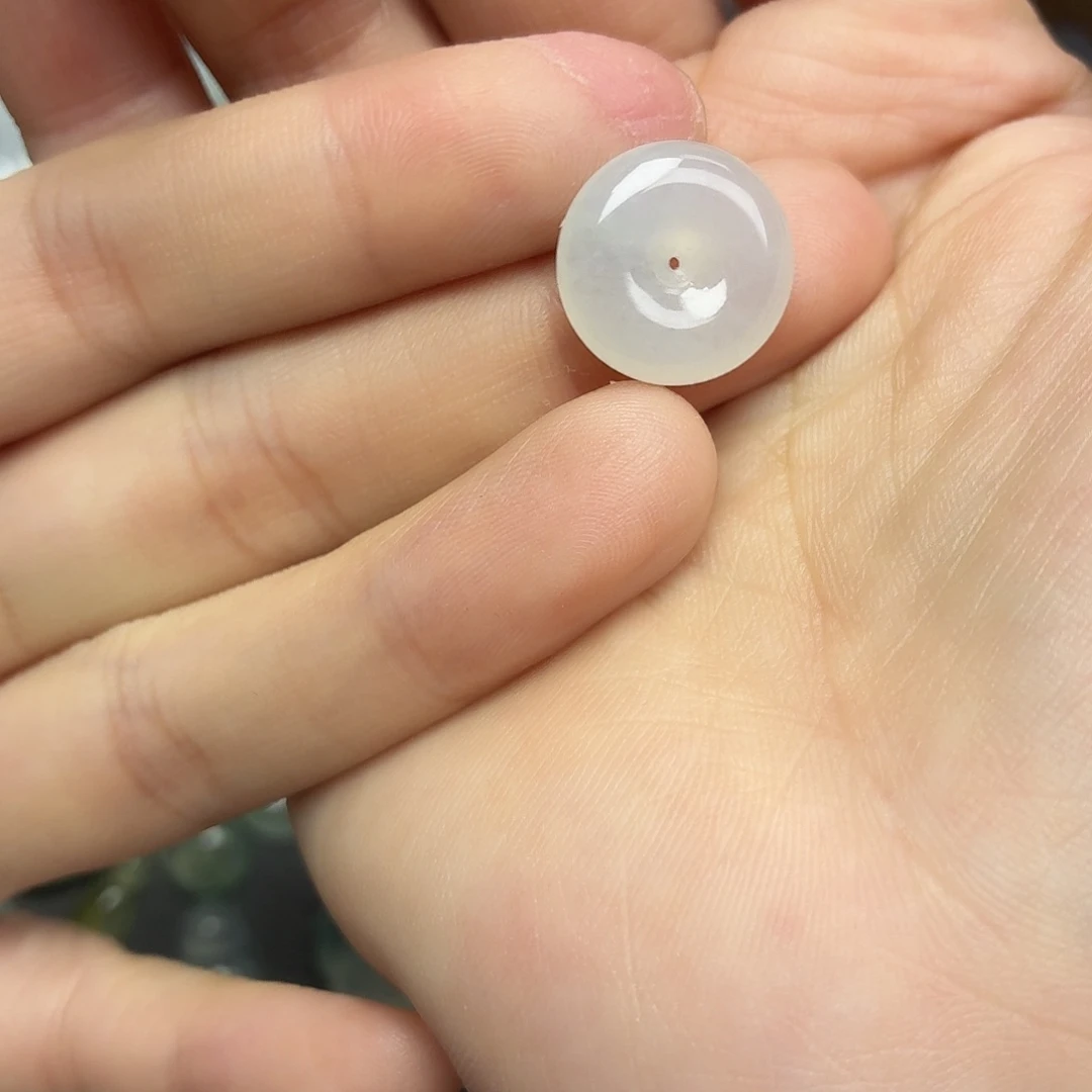 翡翠未镶嵌颈饰冰扣