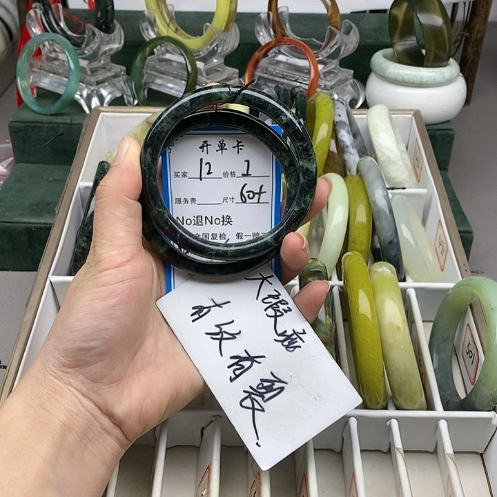 蛇纹石玉未镶嵌手镯